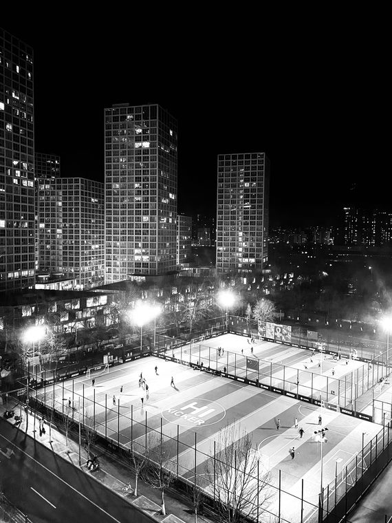 Courtside 01 / Black and white overhead tennis court