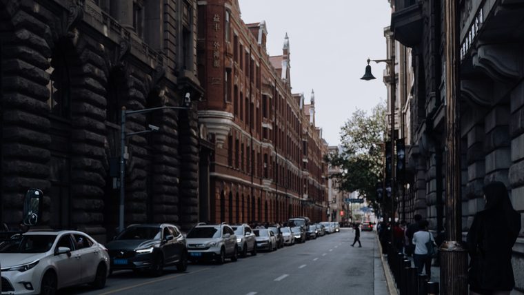 Courtside 06 / Shanghai street and brick buildings