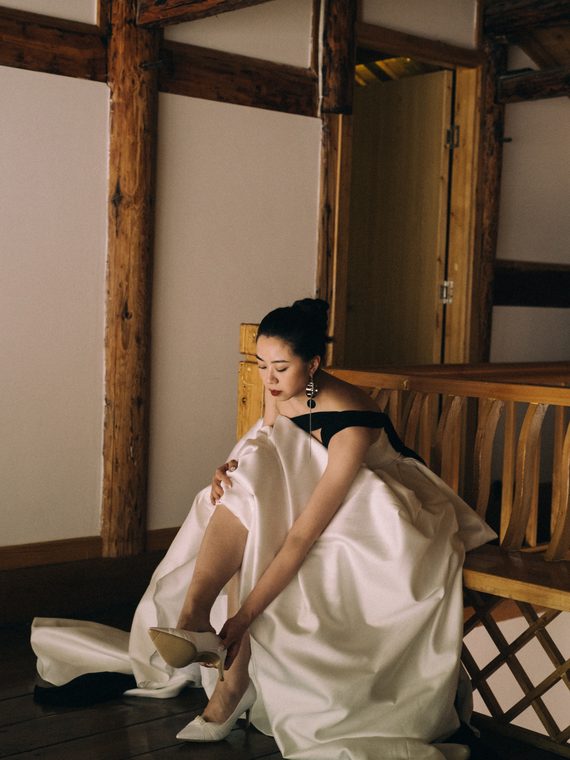Courtside 13 / Bride seated in an interior