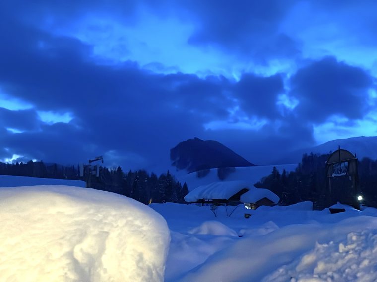 Courtside 21 / Blue evening snow landscape