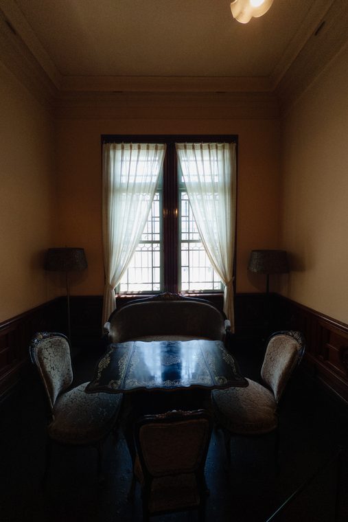 Threshold 09 / Closed Room